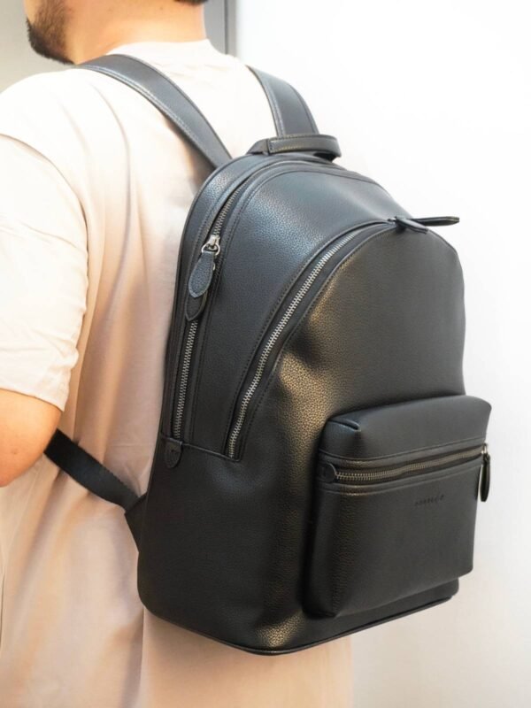 Morral Doble Bolsillo DOUBLE D negro en cuero sintético. Bolsos y accesorios en Colombia para portátil de 16 pulgadas con diseño moderno y funcional.